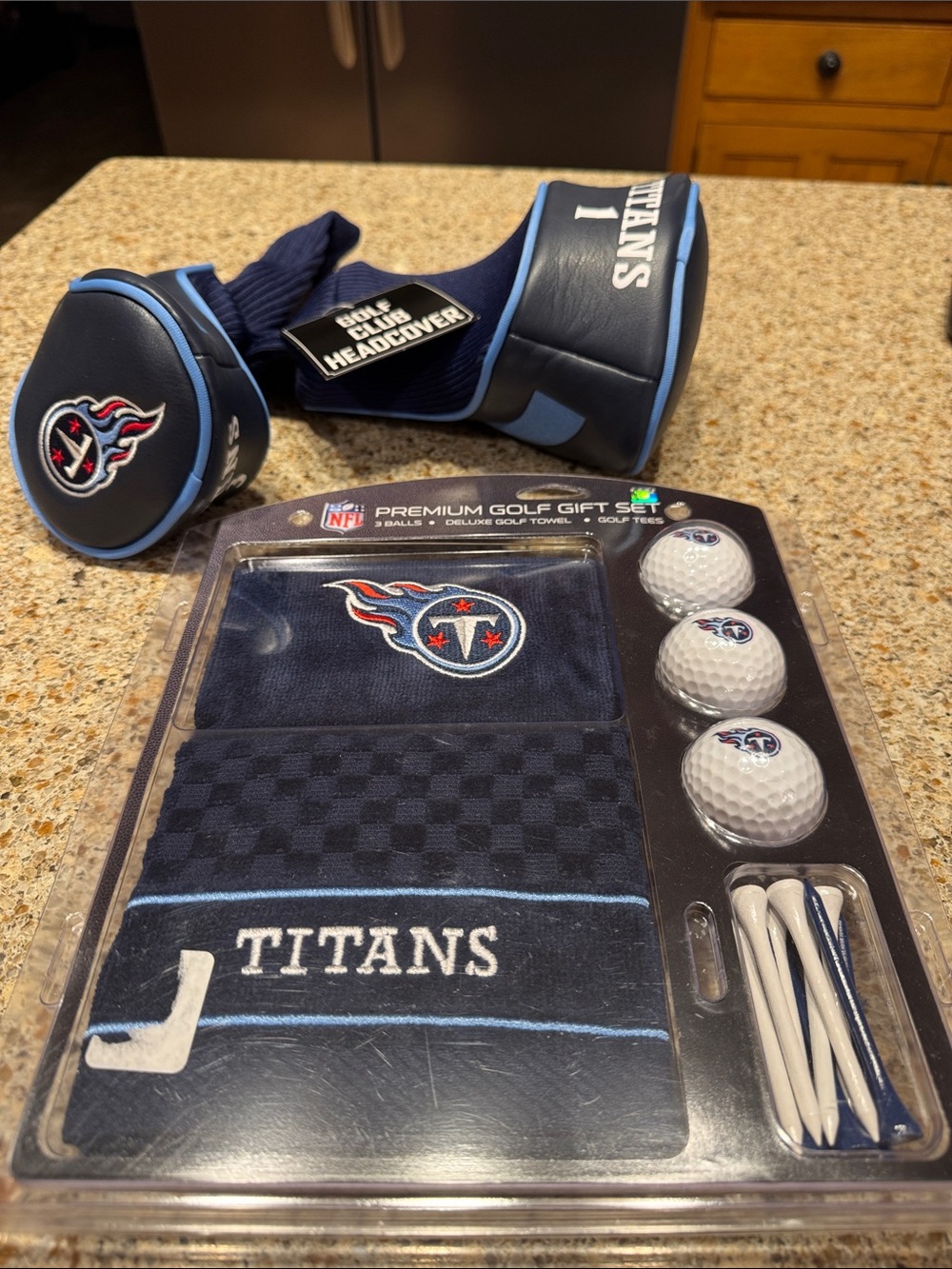 NWT NFL Tennessee Titans Golf Gift Bundle.  Head Covers and Gift Set